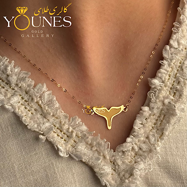 گردنبند میناکاری دم وال کرم پررنگ طلا